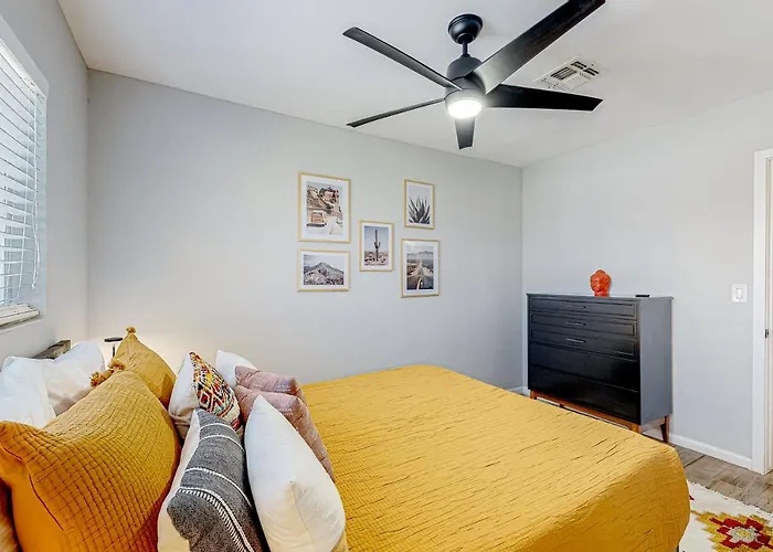 Pink Door Place Hotel 4*